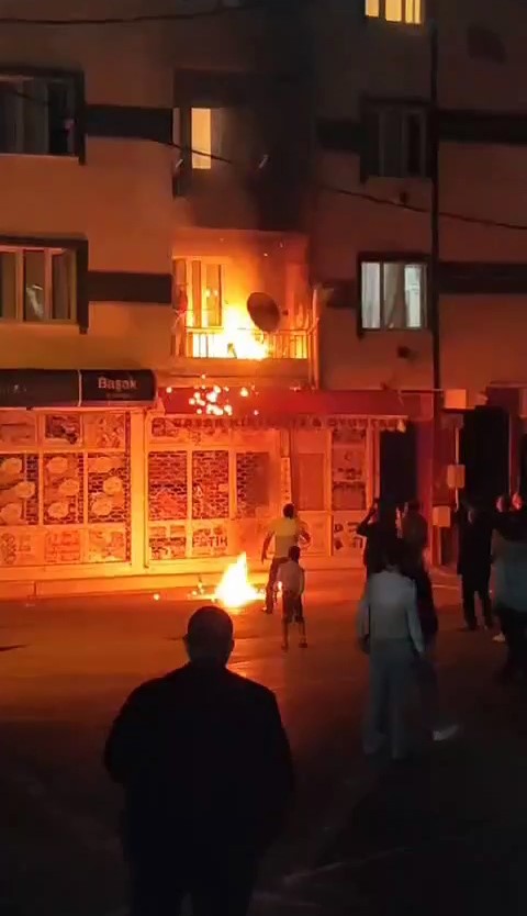Bursa’da çocuklar çakmakla oynarken evi yakıyordu