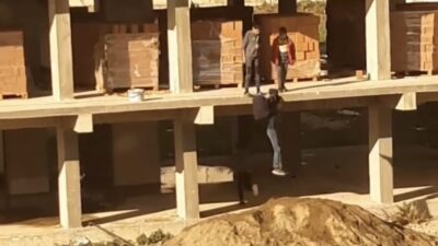 Bursa’da çocukların inşatta tehlikeli oyunu