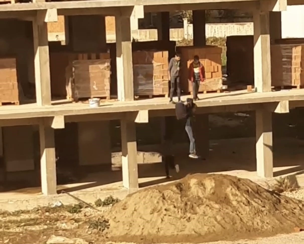 Bursa’da çocukların inşatta tehlikeli oyunu Bursa’da çocukların inşatta tehlikeli oyunu