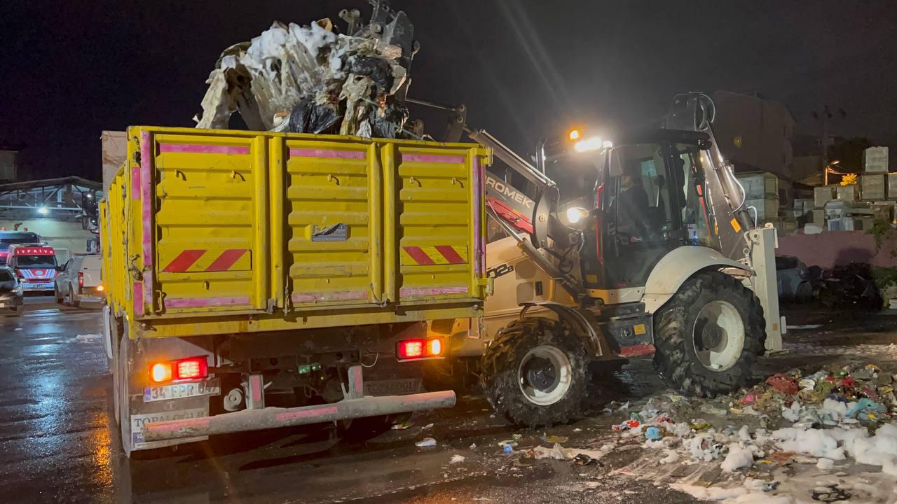 Çöp kamyonundan gelen patlama sesleri paniğe neden oldu