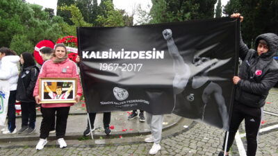 Efsane sporcu Naim Süleymanoğlu, kabri başında anıldı