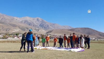 Erzincan’da özel çocuklar yamaç paraşütü heyecanı yaşadı
