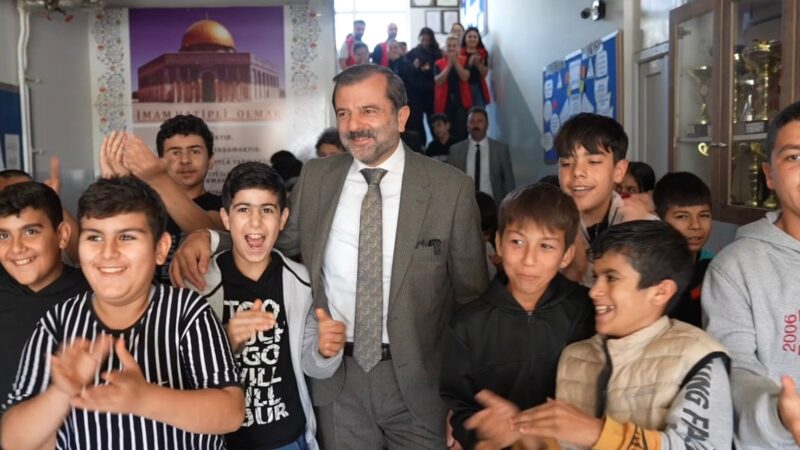 Gürsu Belediyesi, ilçedeki ortaokul seviyesinde yedi bin çocuğa TÜBİTAK’ın Cumhuriyetin