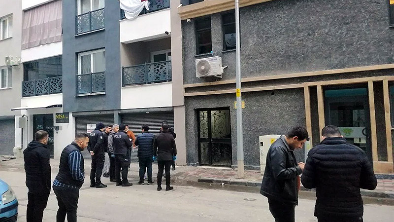 Anne ve kızı asansörde ölü bulundu