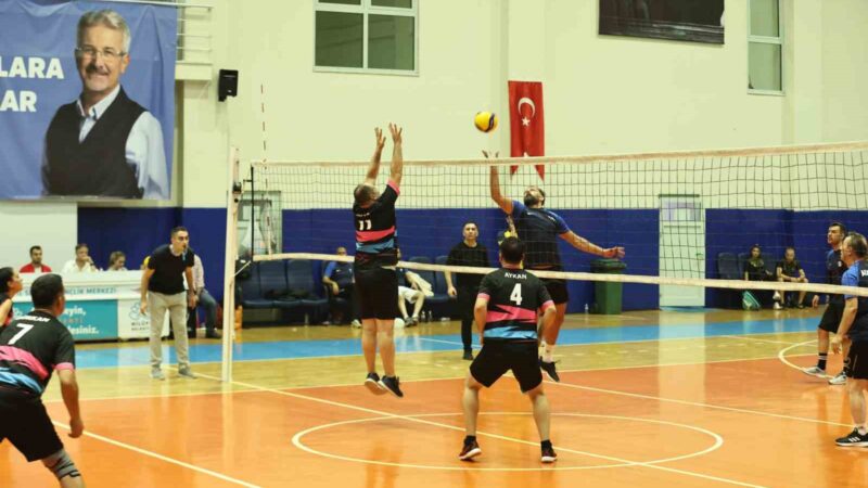 Nilüfer Belediyesi çalışanları arasında düzenlenen geleneksel birimler arası voleybol turnuvası
