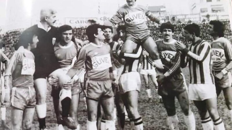 Bursa’nın efsane hakeminden acı haber Bursa futbolunun efsane milli hakemlerinden Nihat Panter 92 yaşında vefat