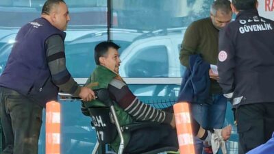 Bursa’da testere ile odun keserken ayağından oluyordu