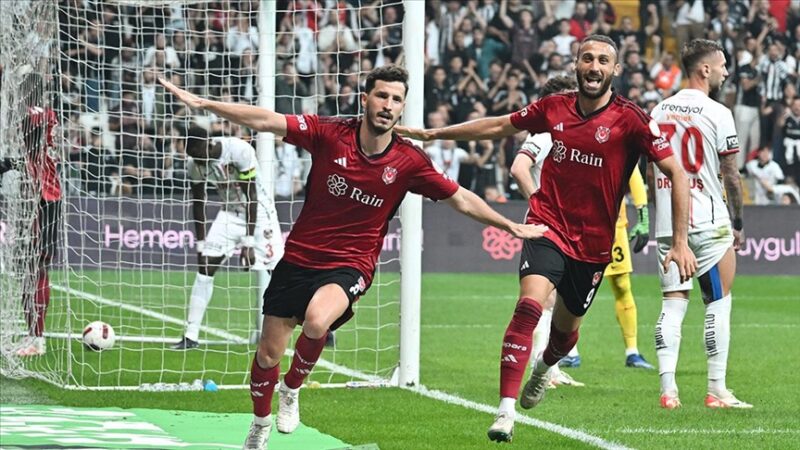 Süper Lig'in 10'uncu haftasında Beşiktaş sahasında Gaziantep FK'yı 2-0 mağlup