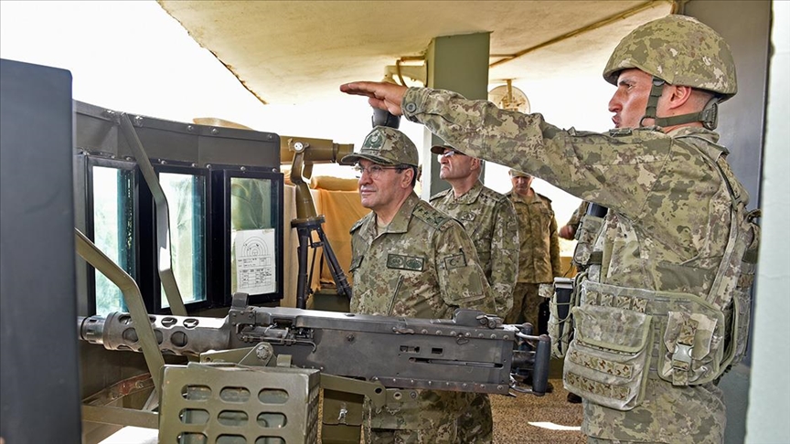 Kara Kuvvetleri Komutanı’ndan harekat bölgeleri ile sınır hattında inceleme