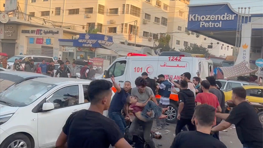 İsrail Gazze’de ambulans konvoyunu vurdu: Çok sayıda ölü ve yaralı var