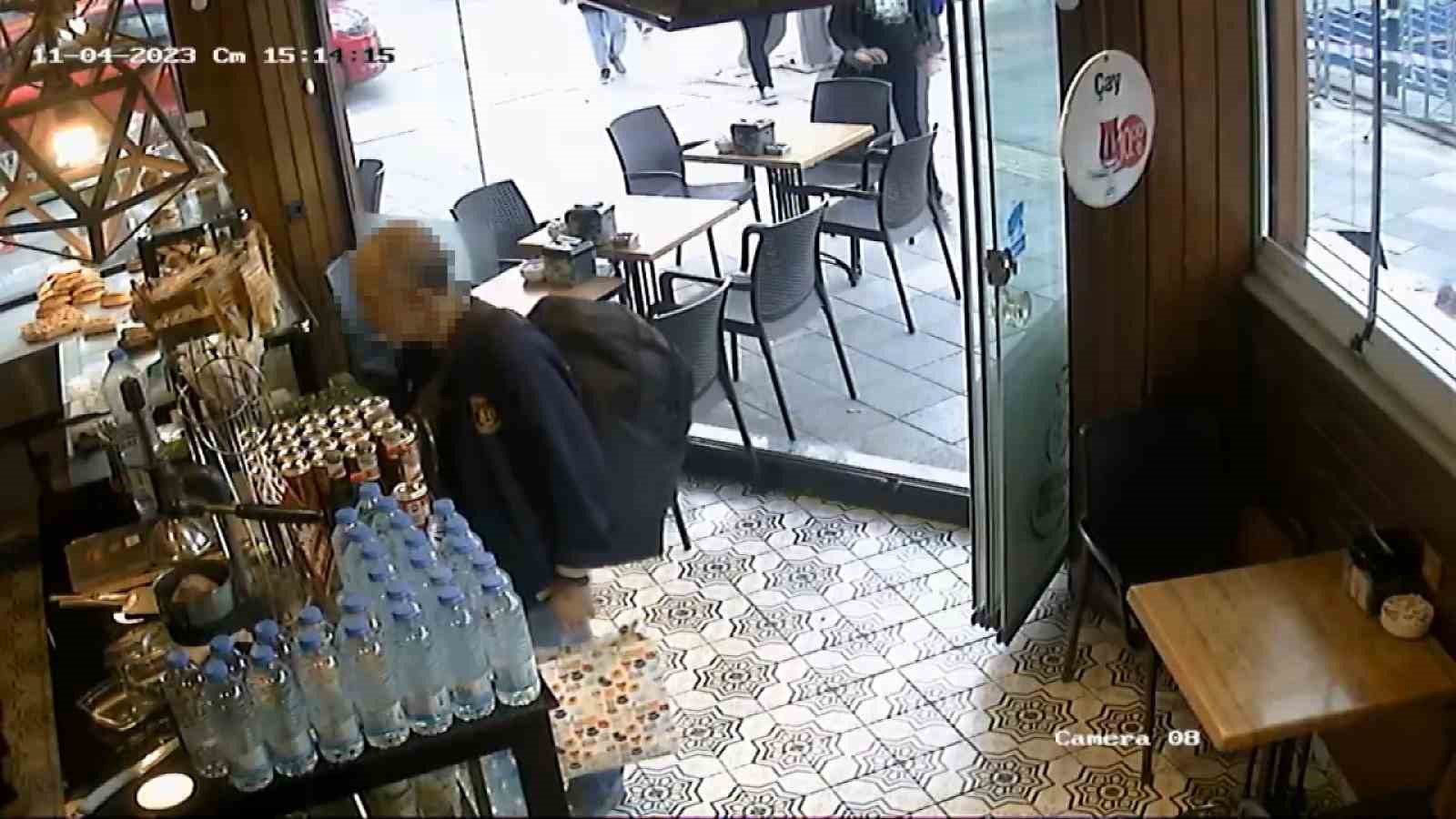 Bursa’da yardım kumbarası hırsızlığı! O anlar kamerada