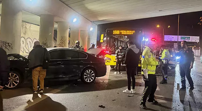 Zincirleme kaza! İETT otobüsü de karıştı