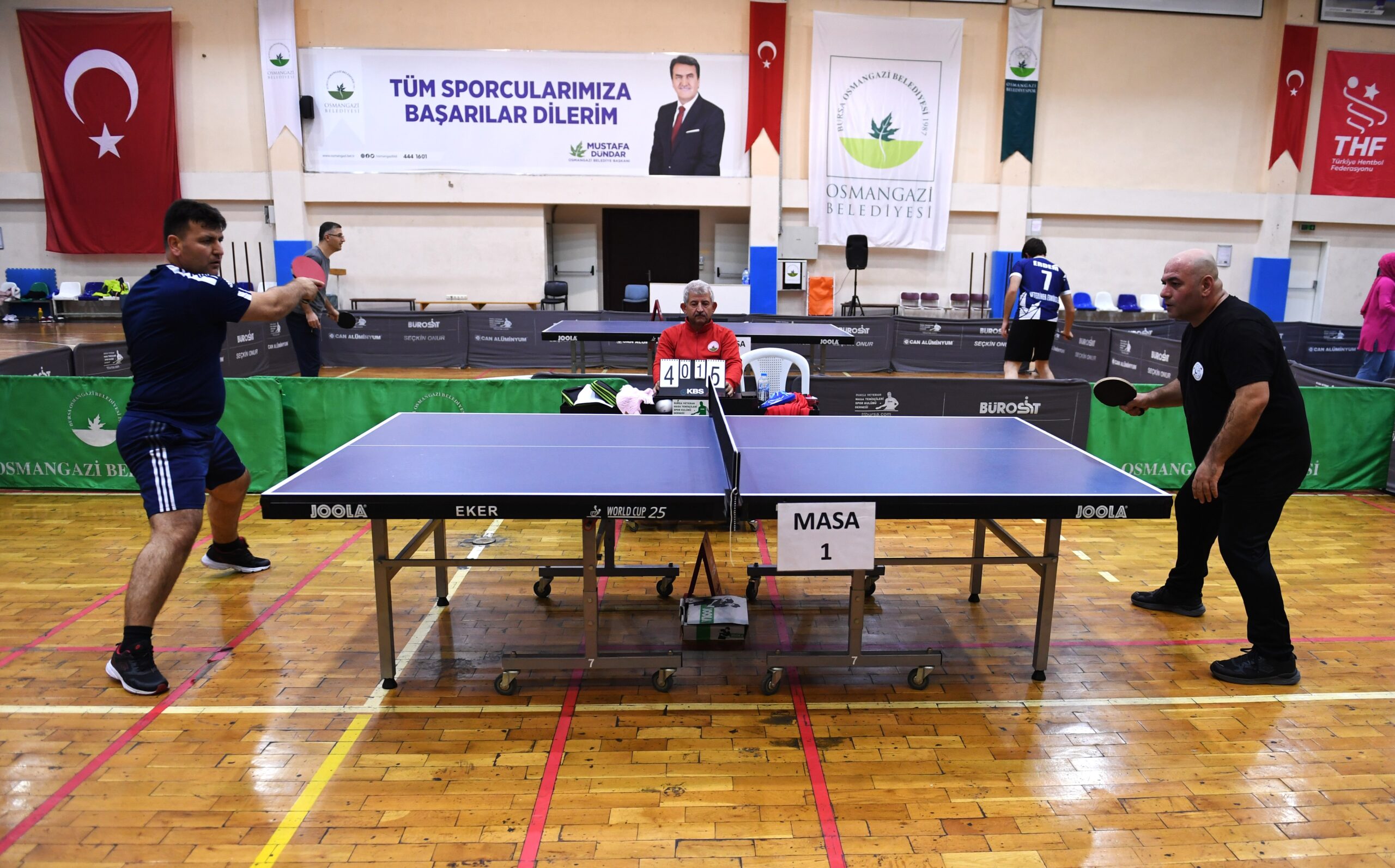 Osmangazi Belediyesi personeli masa tenisiyle stres attı