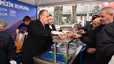 Bursa’da şehitler için lokma dağıtıldı