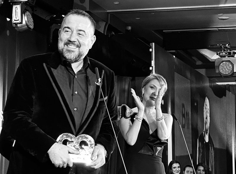 Bursalı komedyen ödül törenine damga vurdu!