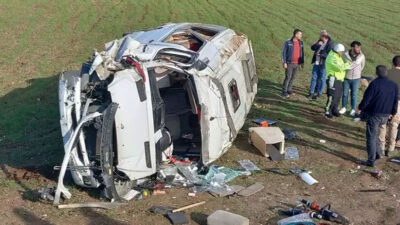 Diyarbakır’da yolcu minibüsü şarampole yuvarlandı! 4’ü ağır 16 yaralı