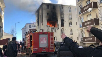 Kars’ta bir binada patlama sonrası yangın