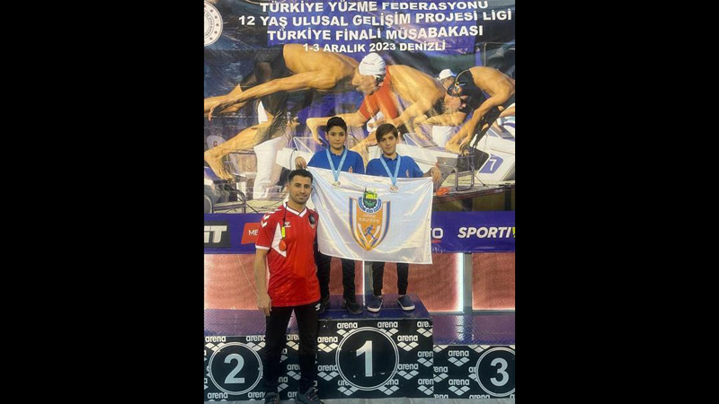 İnegöl Belediyesi’nin genç yüzücüleri madalyalara kulaç attı