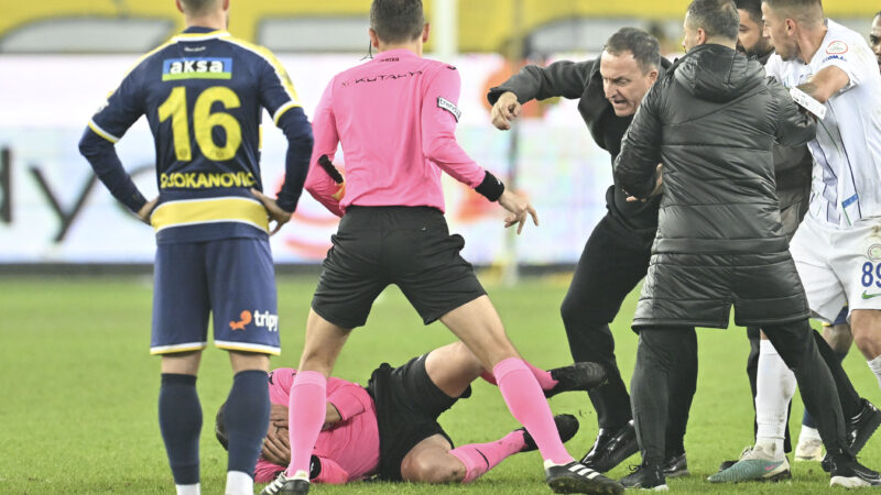 Cumhurbaşkanı Erdoğan’dan Halil Umut Meler’e yapılan saldırıya kınama Cumhurbaşkanı Recep Tayyip Erdoğan: 'Bu akşam oynanan MKE Ankaragücü-Çaykur Rizespor