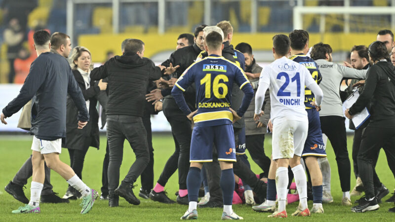 Hakemlere maçlara çıkmama çağrısı! Türkiye Faal Futbol Hakemleri ve Gözlemcileri Derneği (TFFHGD) Başkanı Abdurrahman