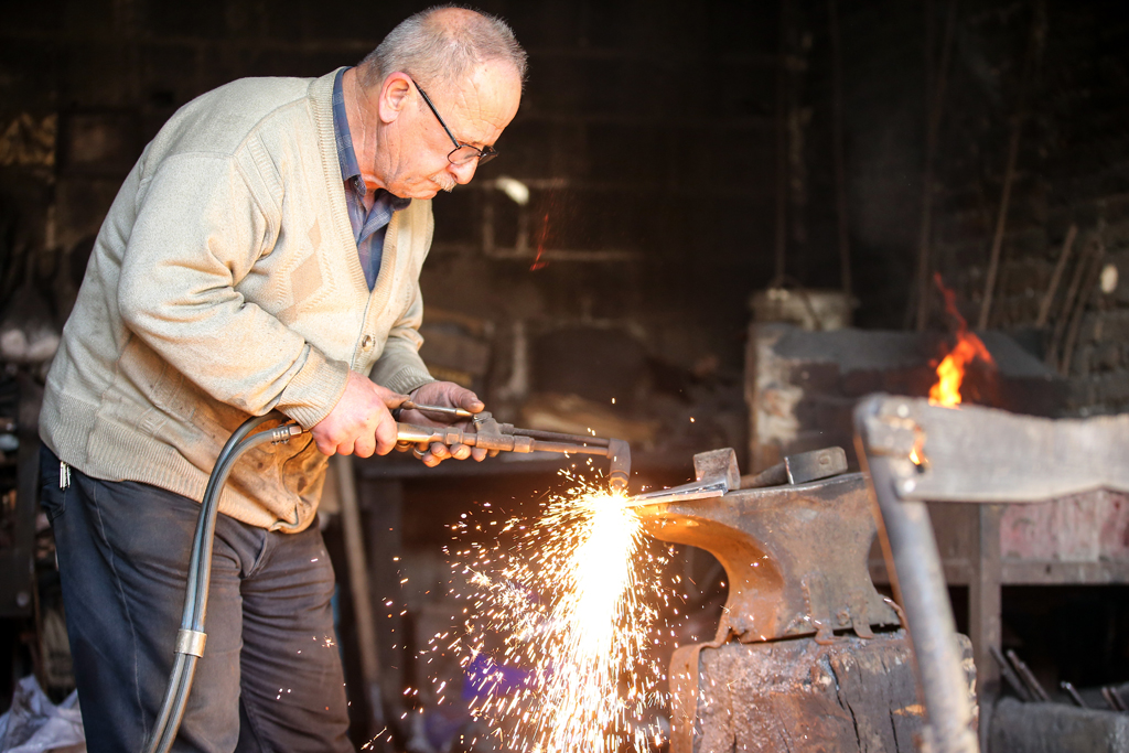 Bursa’da 45 yıldır ‘baba mesleği’ni yapıyor! İlçede sadece o kaldı Bursa’da 45 yıldır ‘baba mesleği’ni yapıyor! İlçede sadece o kaldı