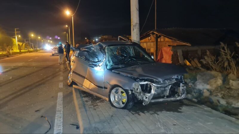 Bursa'nın İznik ilçesinde bir otomobilin elektrik direğine çarpması sonucu sürücü