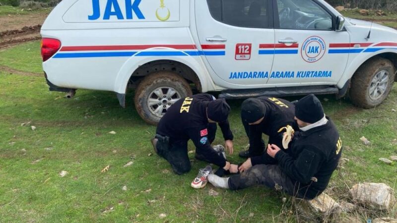 Bursa’da ormanda kâbusu yaşadı! JAK timleri buldu Bursa’nın Orhaneli ilçesinde ormanda kaybolan adamı Jandarma Arama Kurtarma (JAK)