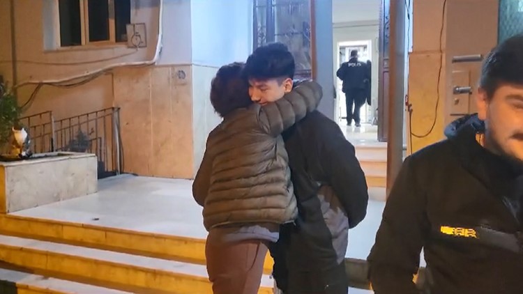 Bursa’da para dolu çanta bulan genç bakın ne yaptı?