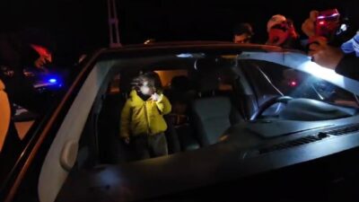 Bursa’da araçta 2 yaşında çocuk kilitli kaldı! Nefes kesen kurtarma operasyonu…