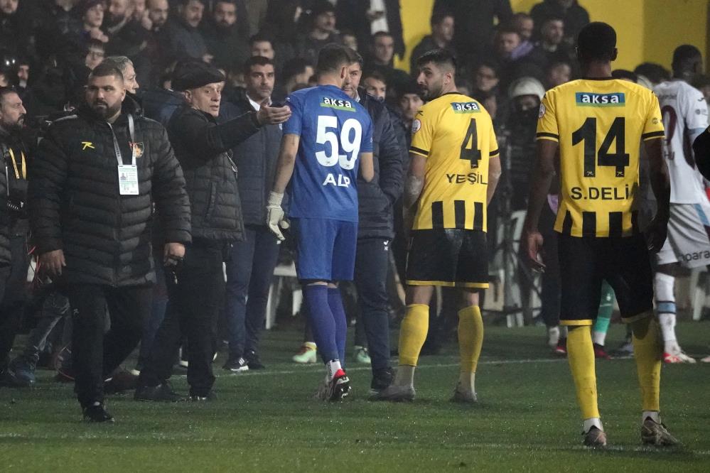 Sahadan çekilen İstanbulspor’un cezası açıklandı! Sahadan çekilen İstanbulspor’un cezası açıklandı!