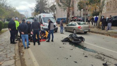 Bursa’da motosiklet ticari taksi ile çarpıştı