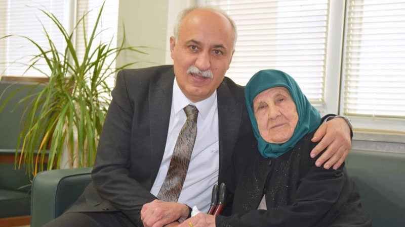 2019 Yılında köyündeki Şehitliğin bakımı için Belediye Başkanı Davut Aydın’dan
