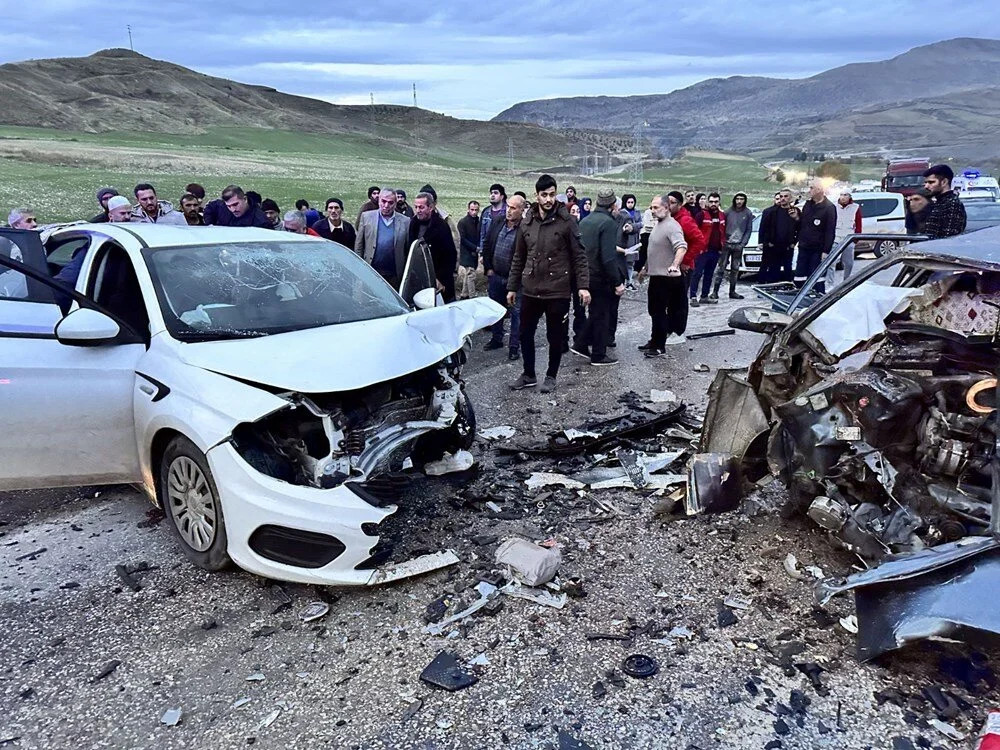 Katliam gibi kaza: 3 ölü, 3 yaralı