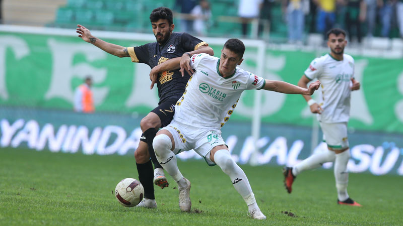 Bursaspor’un genç ismi yuvadan uçuyor mu? Bursaspor’un genç ismi yuvadan uçuyor mu?