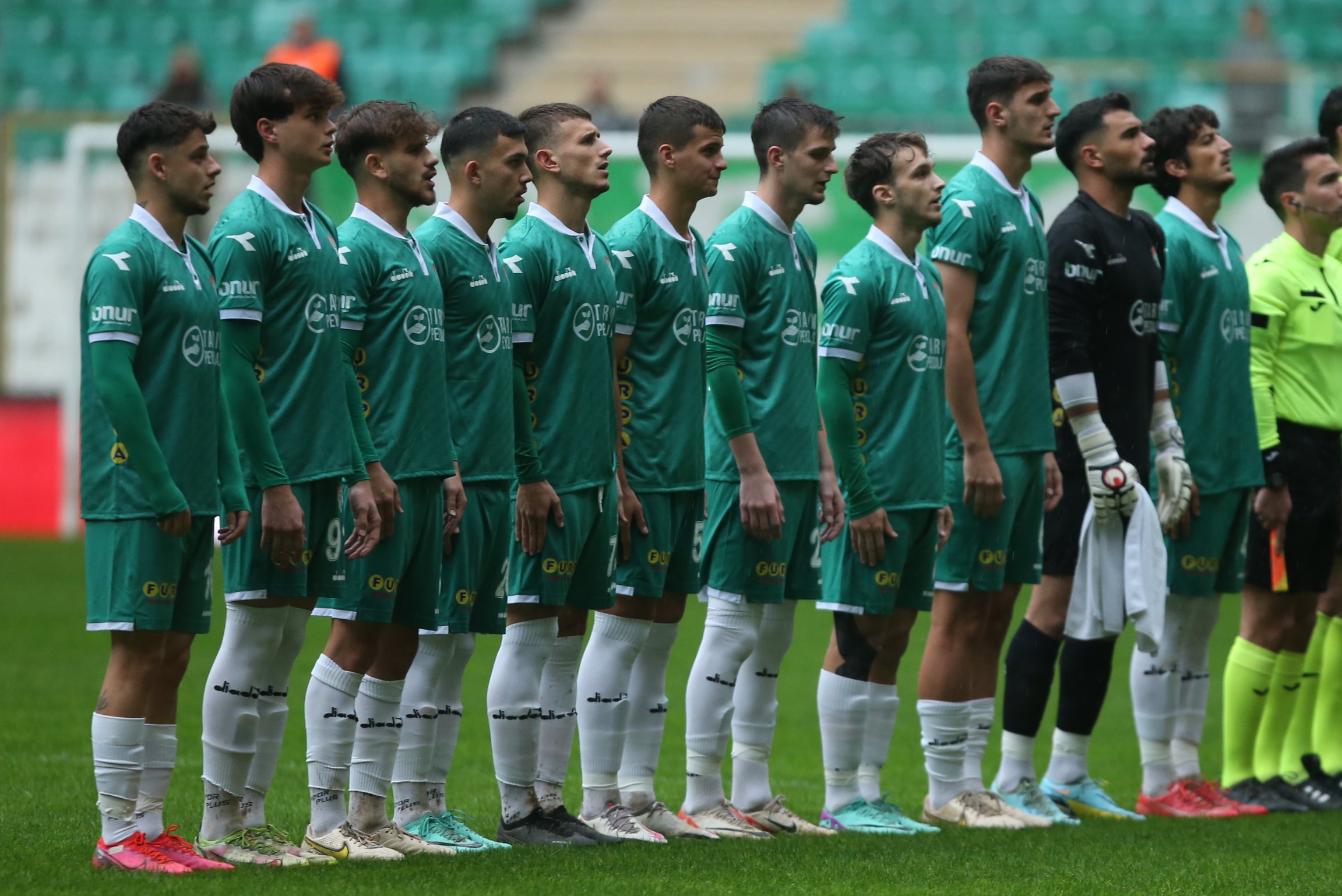 Bursaspor krizin gölgesinde lideri ağırlıyor! Önce maça sonra Özlüce’ye… Bursaspor krizin gölgesinde lideri ağırlıyor! Önce maça sonra Özlüce’ye…