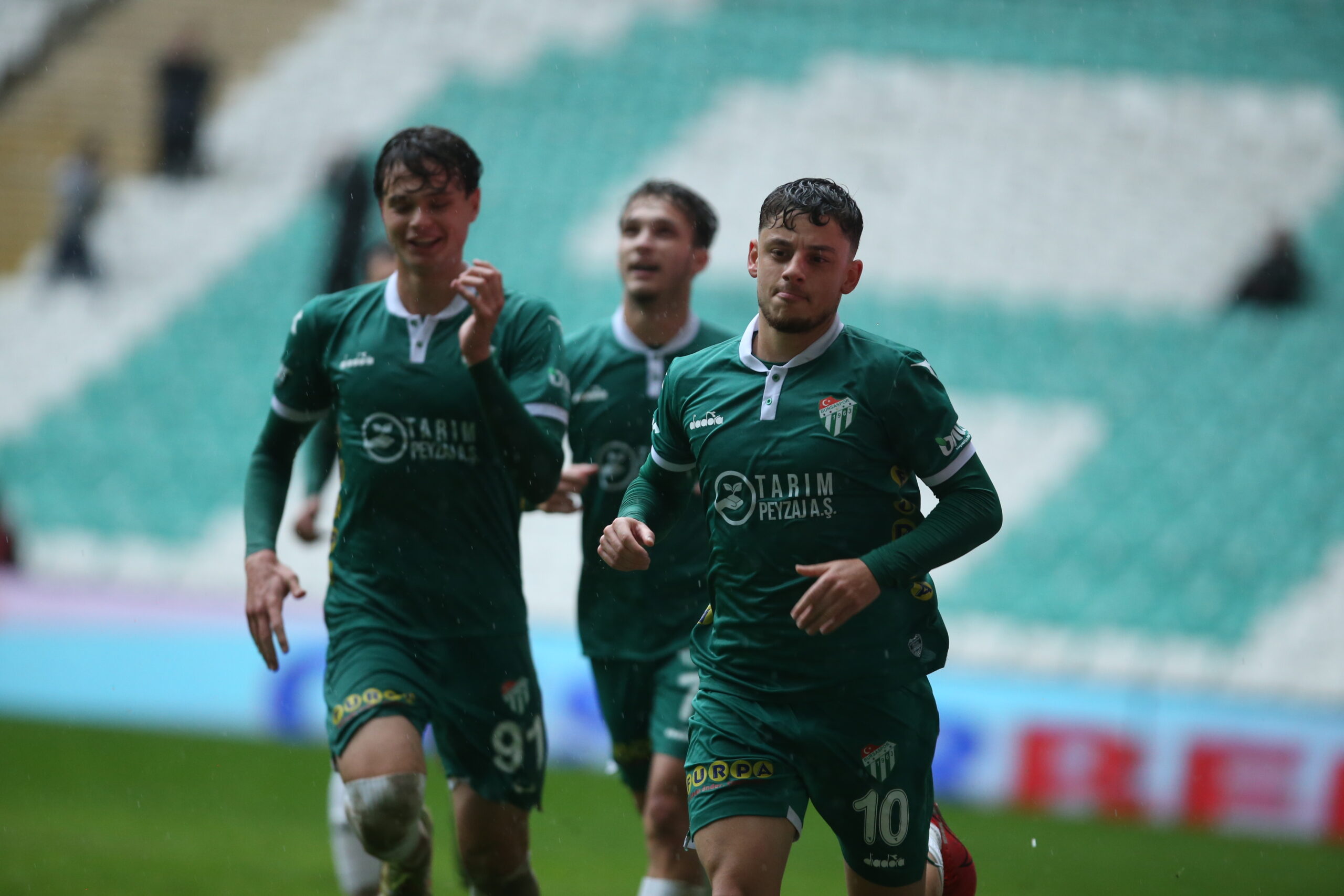 Bursaspor’daki kriz sahaya nasıl yansır? Yüzüncü Yıl Atatürk Stadı’nda kritik maç… Bursaspor’daki kriz sahaya nasıl yansır? Yüzüncü Yıl Atatürk Stadı’nda kritik maç…