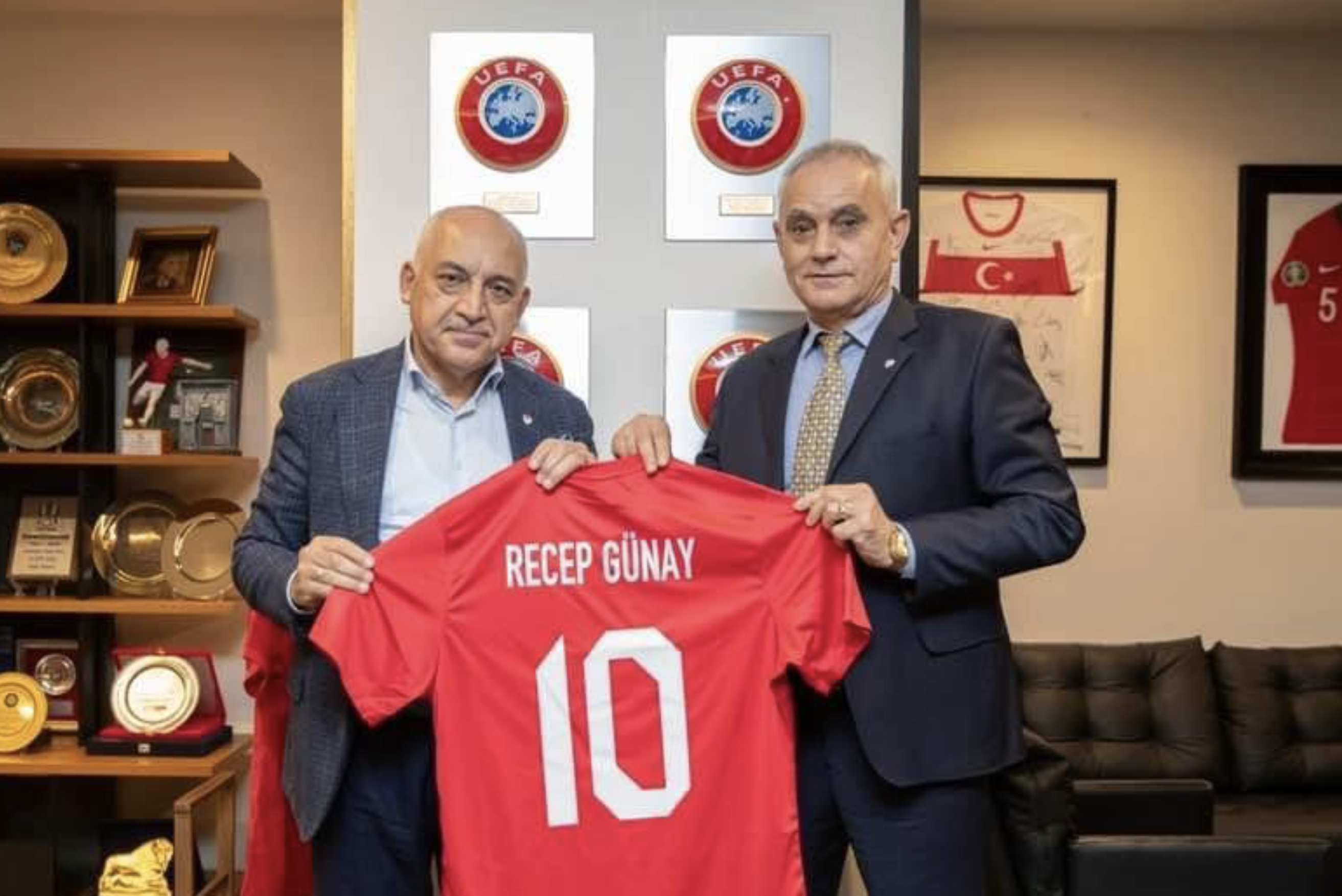 Bursaspor Başkanı Recep Günay TFF’de ortaya çıktı! Bursaspor Başkanı Recep Günay TFF’de ortaya çıktı!