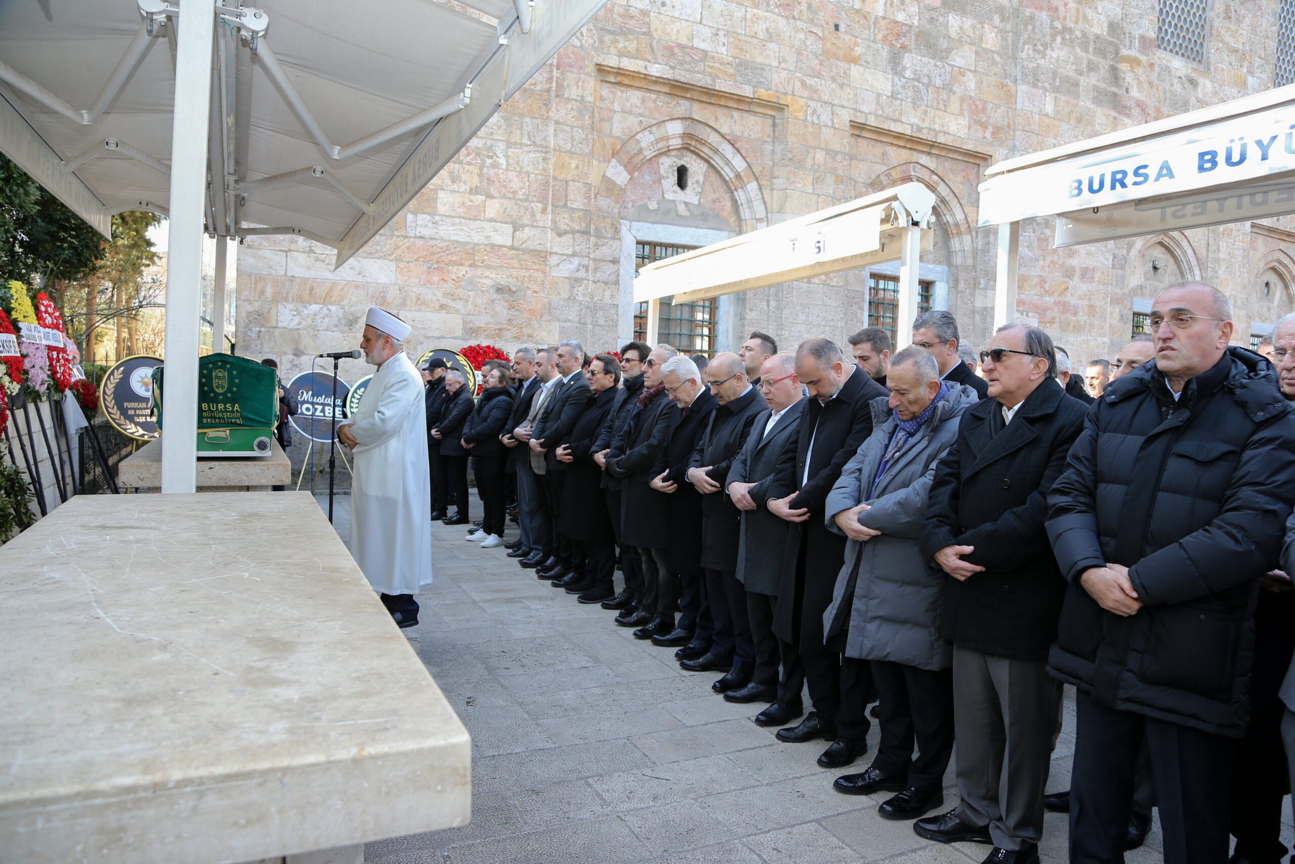 Zeki Zorlu’nun eşi Türkan Zorlu son yolculuğuna Bursa’da uğurlandı Zeki Zorlu’nun eşi Türkan Zorlu son yolculuğuna Bursa’da uğurlandı