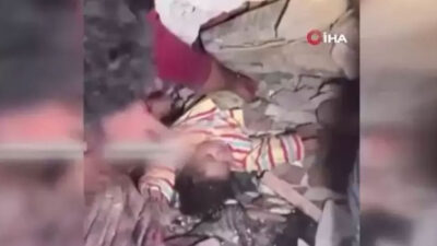 Gazze’li bebeğin mucize kurtuluşu! Enkaz altından sağ kurtuldu