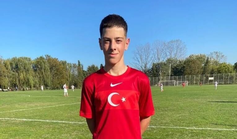 Milli takım seçmelerine katılan İnegölspor’un U-14 takımı oyuncuları Arda Karaömer