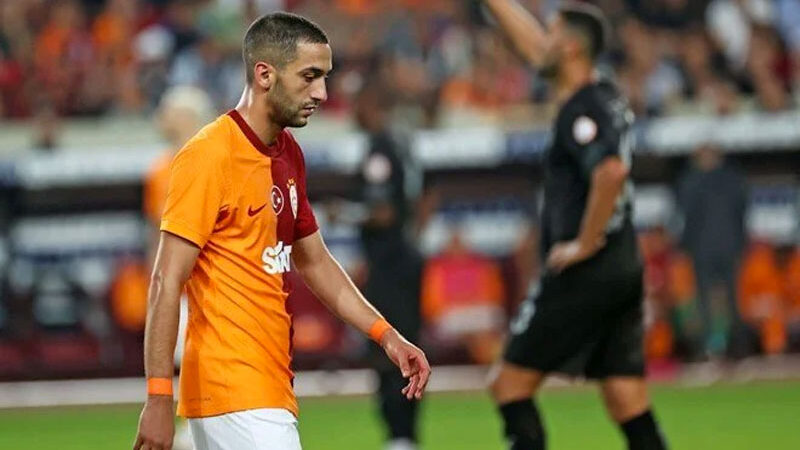 Galatasaray’da Ziyech ile ipler kopuyor Galatasaray'a sezon başında büyük beklentilerle katılan Hakim Ziyech'in ağrılarını gerekçe