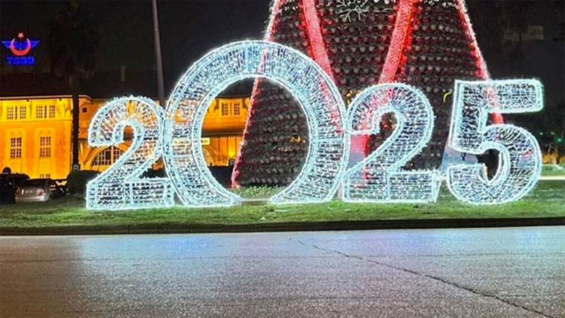Dünya 2024’e, Adana ise 2025’e giriyor Dünya 2024’e, Adana ise 2025’e giriyor