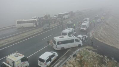 Sis zincirleme kazaya neden oldu: 19 yaralı