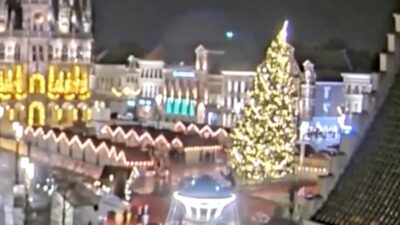 Yılbaşı ağacı devrildi: 1 ölü, 2 yaralı