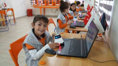 Bursa’nın bu ilçesindeki çocukların yarısı robotik kodlama ve yazılım öğrendi….