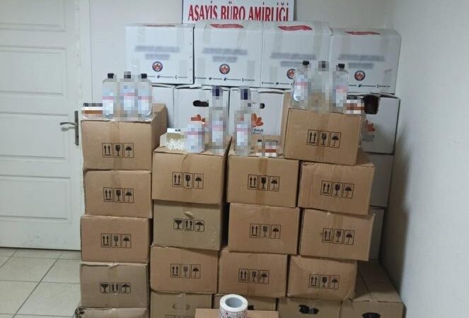 Bursa Karacabey’de yılbaşı öncesi ’sahte içki’ operasyonu Bursa’nın Karacabey ilçesinde merdiven altı sağlıksız alkollü içkileri piyasaya sürmeyi