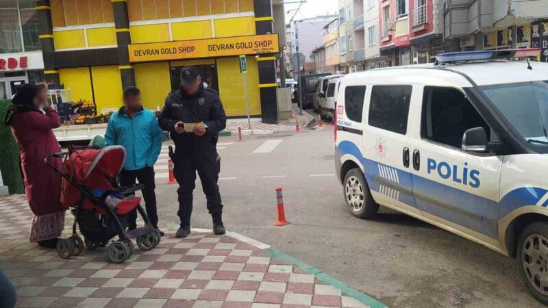 Bursa’da 12 düzensiz göçmen yakalandı Bursa’nın Karacabey ilçesinde polis tarafından yapılan uygulamalarda 12 düzensiz göçmen