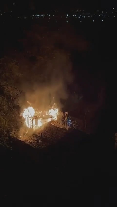 Bursa’da bir çiftlik alevlere teslim oldu Bursa’da bir çiftlik alevlere teslim oldu