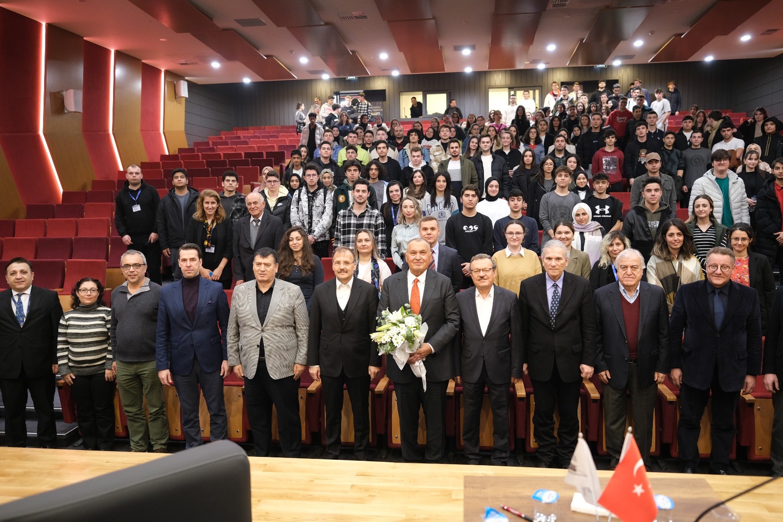 Hüseyin Özdilek’ten Mudanya Üniversitesi öğrencilerine tavsiyeler Hüseyin Özdilek’ten Mudanya Üniversitesi öğrencilerine tavsiyeler