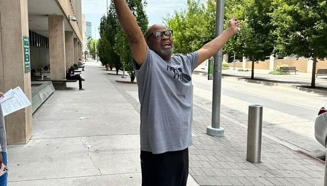 48 yıl sonra suçsuz olduğu ortaya çıkan mahkum serbest 48 yıl sonra suçsuz olduğu ortaya çıkan mahkum serbest